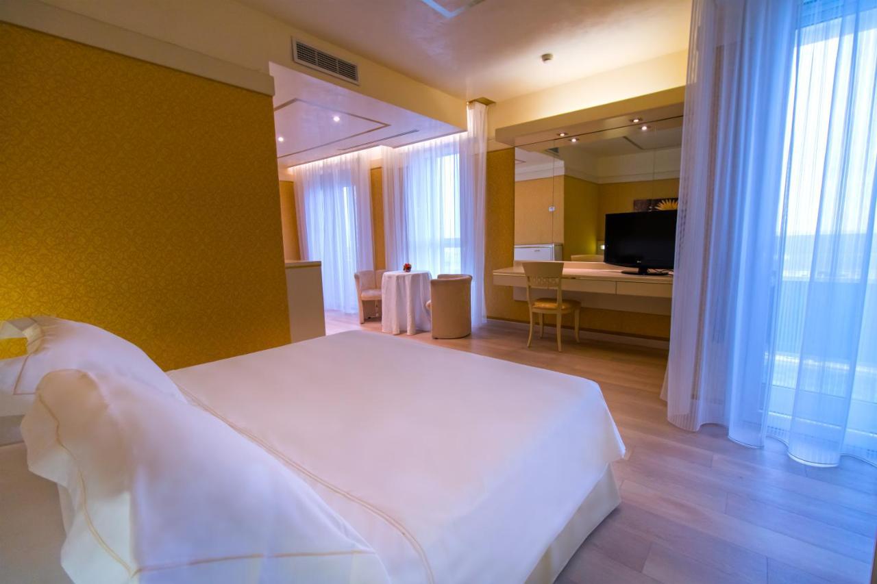 Hotel Bristol 索托马里纳 外观 照片