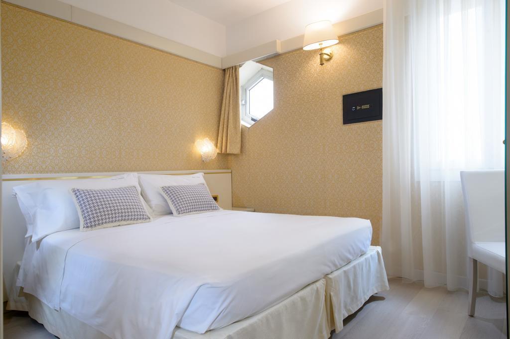Hotel Bristol 索托马里纳 外观 照片